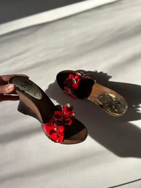 Red flowers appliquée wood platforms mules (37)