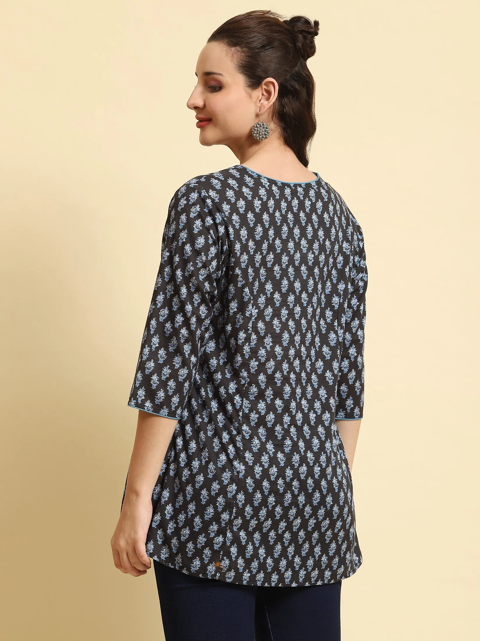 Women Black Floral Printed Tunic